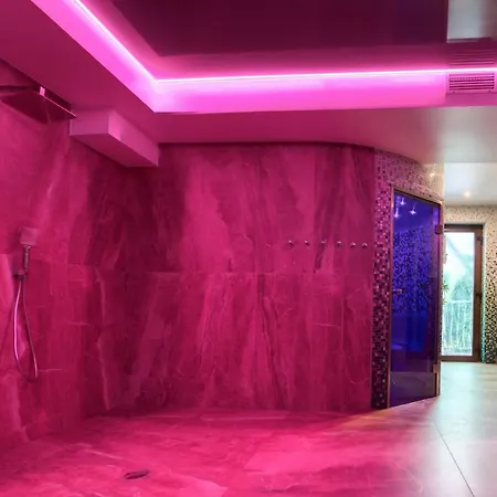 Hotel & Bialy Dom 3*