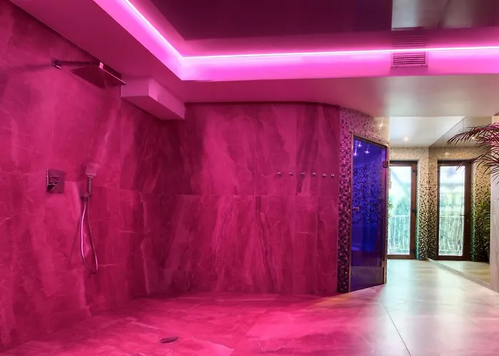 Hotel & Bialy Dom 3*