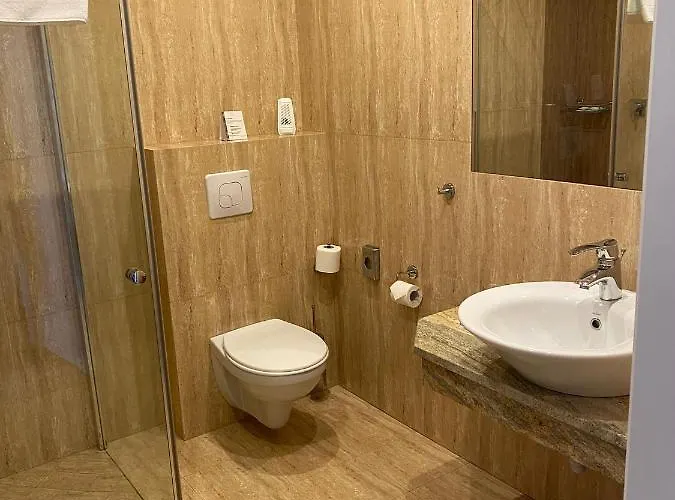 Hotel & Bialy Dom 3*